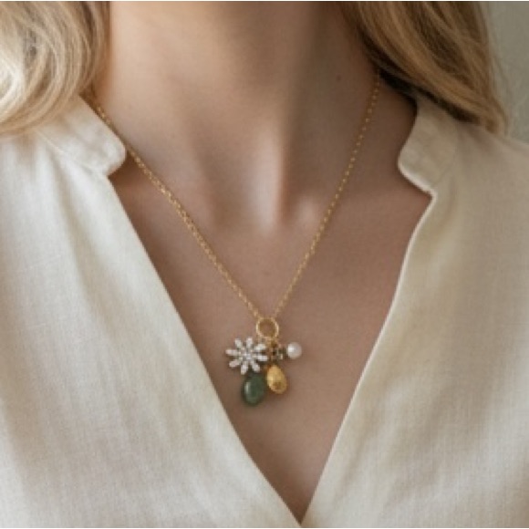 J.Jill Gold Tone Charm Cluster Necklace Rhinestone Floral Pendant . (Bj111)